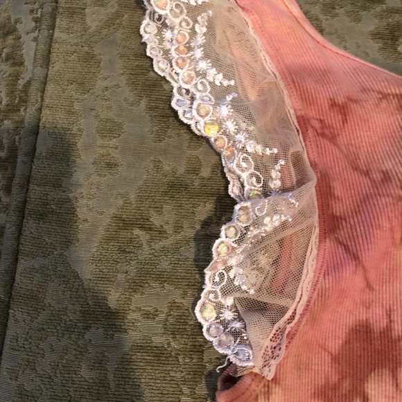 TRUE MEANING PINK TIE DYE TOP Size L Lace Trim - Picture 4 of 7